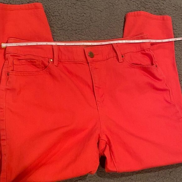 Chico’s Platinum Cropped Pants - Picture 9 of 14